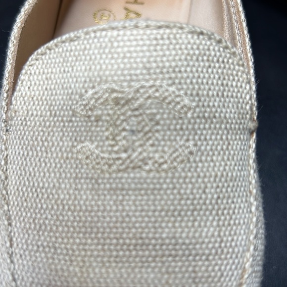 CHANEL Cream Interlocking CC Slip On Loafers Flats size 37 - Picture 4 of 7